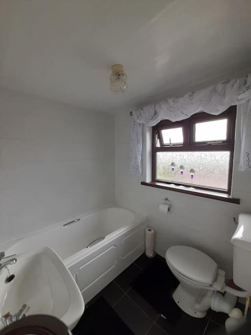4 Bedroom Traditional Irish Farm House Killybegs Донегол Экстерьер фото